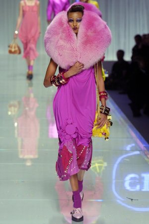 00410h-christian-dior-fall-2004-ready-to-wear-yasmin-warsame.jpg
