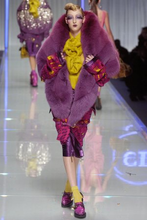 00430h-christian-dior-fall-2004-ready-to-wear-carmen-maria-hillestad.jpg