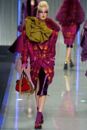 00450h-christian-dior-fall-2004-ready-to-wear-caroline-winberg.jpg