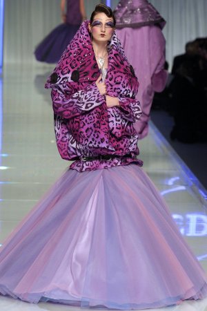 00500h-christian-dior-fall-2004-ready-to-wear-erin-oconnor.jpg