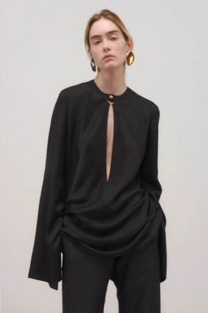 00027-brandon-maxwell-pre-fall-2025-credit-brand 拷貝.jpg