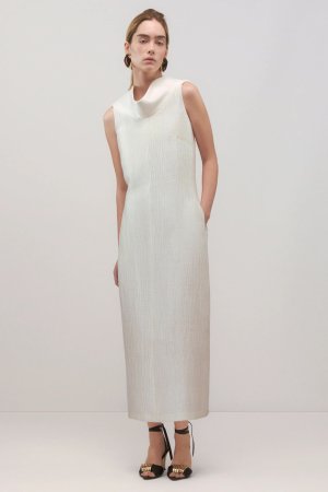 00029-brandon-maxwell-pre-fall-2025-credit-brand 拷貝.jpg