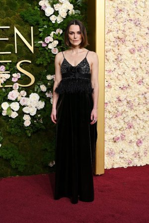 chanel_keira-knightley-wore-chanel-at-the-82nd-annual-golden-globe-awards-050125_2-HD-683x1024.jpg