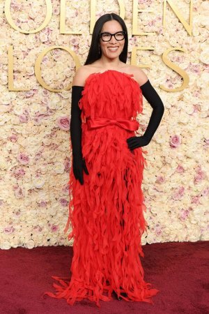 Ali-Wong-Wore-Balenciaga-Haute-Couture-To-The-2025-Golden-Globe-Awards-683x1024.jpg