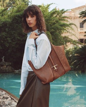 Tods-Pre-Spring-2025-Campaign03.jpg