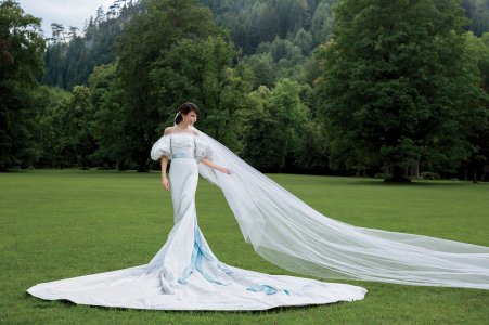 ethical-wedding-dress-0-holding.jpg