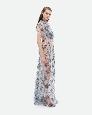 COMMON-HOURS-Anonymous-Source-Embroidered-Mesh-Halter-Neck-Gown-with-Scarf_5 拷貝.jpg