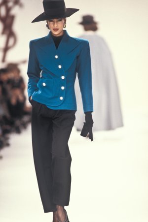 Yves Saint Laurent 1988 Women RTW 75.jpg