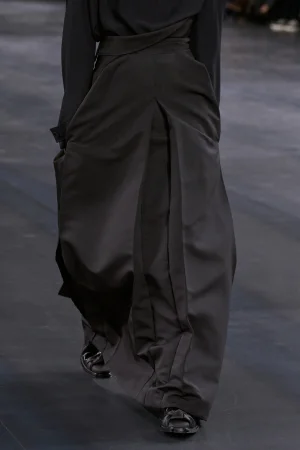 00003-dior-men-fall-2025-menswear-detail-credit-gorunway.webp