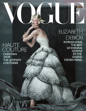 wowwww-editorial-elizabeth-debicki-for-vogue-us-may-2024-v0-85fh1e46i2vc1 copia.jpg