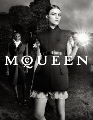 Alexander McQueen 写真集 Spring Summer 2025