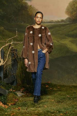 00019-cinq-a-sept-fall-2025-ready-to-wear-credit-brand 拷貝.jpg