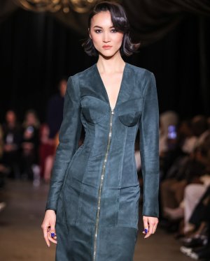 She’s Divine in her @sergiohudson   Gracefully in Green @sergiohudsoncollection   @ingabeckham...jpg