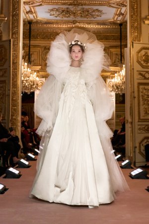 dolce-and-gabbana-alta-moda-parigi-2025-les-siciliennes-look-10.jpg