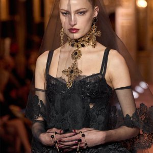 dolce-and-gabbana-alta-moda-parigi-2025-les-siciliennes-gioielli-01.jpg