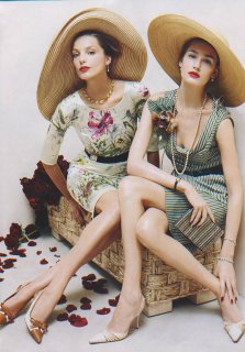 summer_escapes-england-daria_werbowy&eugenia_volodina-phsteven_meisel-vogueUS-june2004-6.jpg