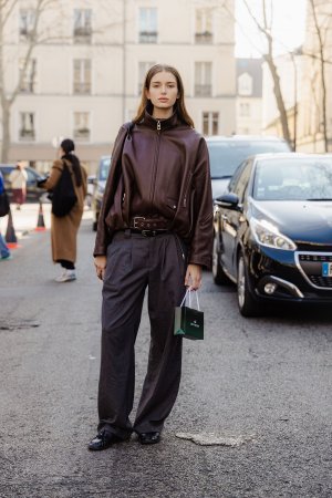 Stella-Hanan-2025-03-05-PFW-FW25-StreetStyle2-MelodieJeng-MJJ_2623.jpg