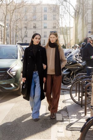 Sara-Caballero-Apolline-Rocco-Fohrer-2025-03-05-PFW-FW25-StreetStyle2-MelodieJeng-MJJ_2569.jpg