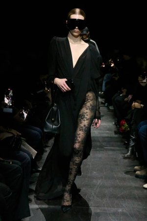 00059-balenciaga-fall-2025-ready-to-wear-credit-gorunway.jpg