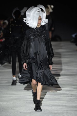 00015-noir-kei-ninomiya-fall-2025-ready-to-wear-credit-gorunway.jpg