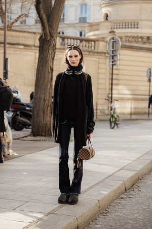 Dalton-Dubois-2025-03-07-PFW-FW25-StreetStyle4-MelodieJeng-MJJ_3682.jpg