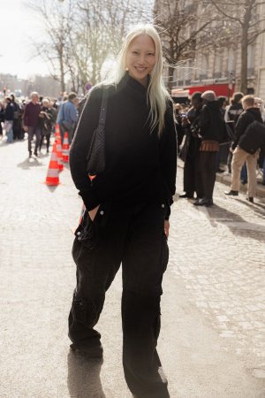 Soo-Joo-Park-2025-03-07-PFW-FW25-StreetStyle4-MelodieJeng-MJJ_1528.jpg