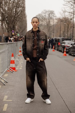 Selena-Forrest-2025-03-11-PFW-FW25-StreetStyle8-MelodieJeng-MJJ_0992.jpg