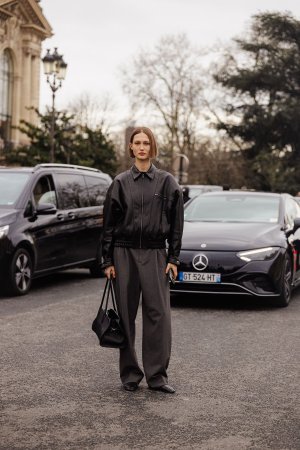 Vika-Evseeva-2025-03-10-PFW-FW25-StreetStyle7-MelodieJeng-MJJ_4488.jpg