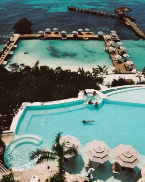 Poolside with the girls   #35mm #shotonﬁlm #kodakprofessional #portra400 (2).jpg