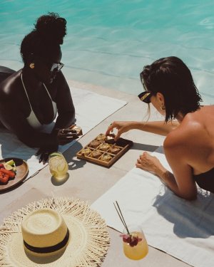 Poolside with the girls   #35mm #shotonﬁlm #kodakprofessional #portra400 (1).jpg