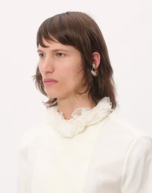 VALENTINO-GARAVANI-PAS-PLUS-EARRINGS-IN-METAL,-ENAMEL,-PEARL-AND-SWAROVSKI®-CRYSTALS-3.webp