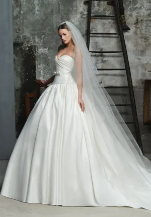 ELIESAAB_BRIDAL_SS26_LOOK7_720x.webp