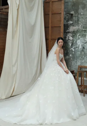 ELIESAAB_BRIDAL_SS26_LOOK8.webp