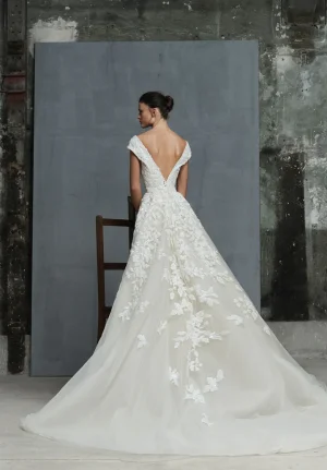 ELIESAAB_BRIDAL_SS26_LOOK15_720x.webp