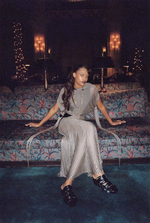 6806885ece228f5aa74d8621_197_FLAUNT_MAGAZINE_RHYTHM_IS_A_DANCER_LOUIS_VUITTON_WOMENS21.jpg