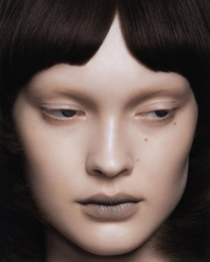 BOWL CUT   @wirs_victoria shot by @irinabshestakova Makeup @victoriamartinmakeupHair & wigs @h...jpg