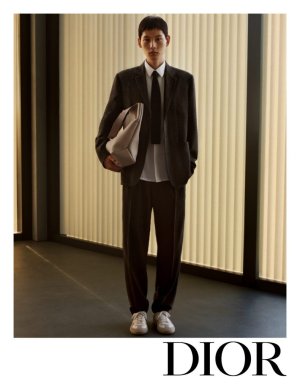DIOR-MENS-FALL-2025-ADVERTISING-CAMPAIGN-BY-ALASDAIR-MCLELLAN-9-790x1024.jpg