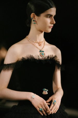 dior_hj_collenoire_pierremouton-1785.jpg