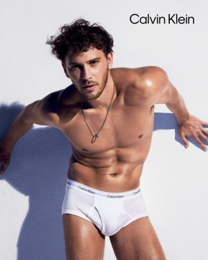 Calvin-Klein-Spring-2025-Ad-Campaign-The-Impression-004-scaled.jpg