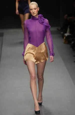 041-prada-fall-2002-ready-to-wear-erika-wall.webp