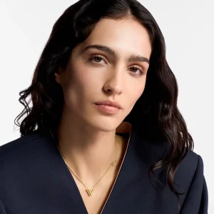 louis-vuitton-essential-v-necklace---M00857_PM1_Cropped worn view.webp