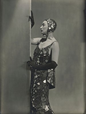 madame-eloui-bey-in-lucien-lelong-mirrored-costume-george-hoyningen-huene.jpg