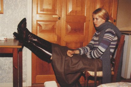 claudia-schiffer-marc-jacobs-shoes-ad-campaign-photography-juergen-teller-i-d-no-191-october-1...jpg