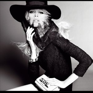 claudia_schiffer_en_vogue_septiembre_813283107.jpg