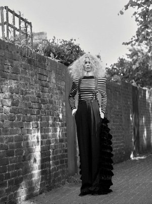 vogue-germany-september-2017-claudia-schiffer-by-giampaolo-sgura-10.jpg