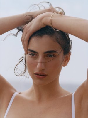 @paolamanes_ for @vogueportugal “Oceans of Life”Photographer- @carlydameModel- @paolamanes_@pr...jpg