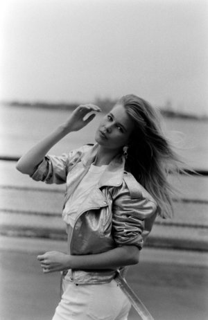 DKNYResort1990SportswearAdvance12.jpg.19b28b86bc9aa9f6cbe46097dbae5a6b.jpg