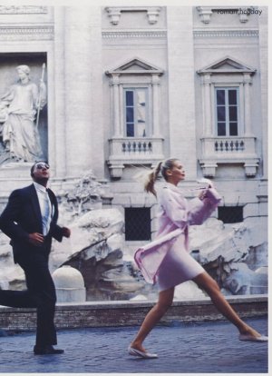 claudia-schiffer-in-roman-holiday-photographed-by-arthur-v0-p5o25pvq85ud1.jpg