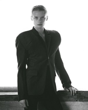 Photo @karopukowiec Model @_saunders10  styled by @asierrodriguez  hair @kyokokishita  makeup @s.jpg