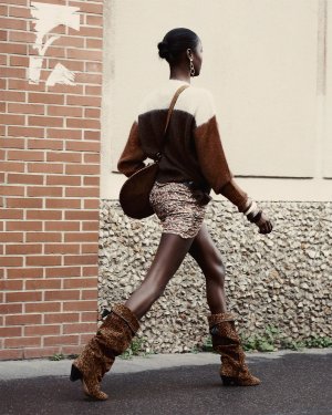 11_Isabel_Marant_Etoile_25A_4x5_248cc14c-1fe6-4620-a02c-ce77c5c0ca8b.jpg